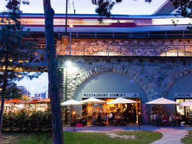 Restaurant Viadukt by Night, Zurich