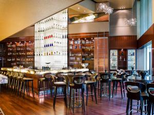 Hotel Park Hyatt, Onyx Bar